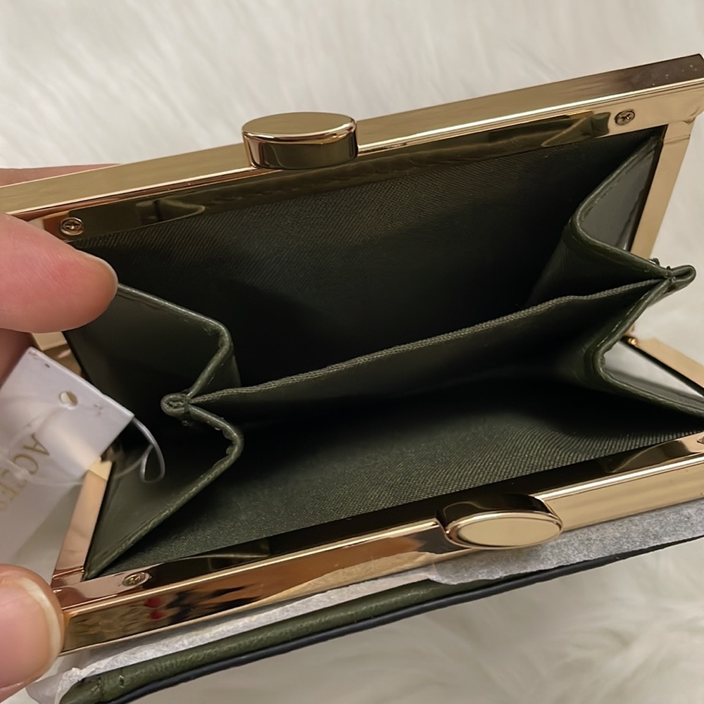 Accessorize London
Women's Faux Leather Clip
Frame Bella Wallet - olive | NWT - Picture 10 of 15